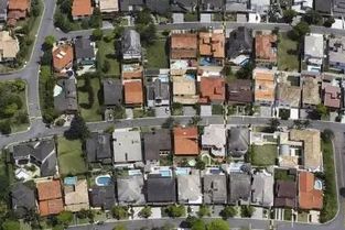 上海房貸增速連續(xù)六個(gè)月下降，5月開(kāi)發(fā)貸持續(xù)回暖，房地產(chǎn)市場(chǎng)呈現(xiàn)結(jié)構(gòu)性分化